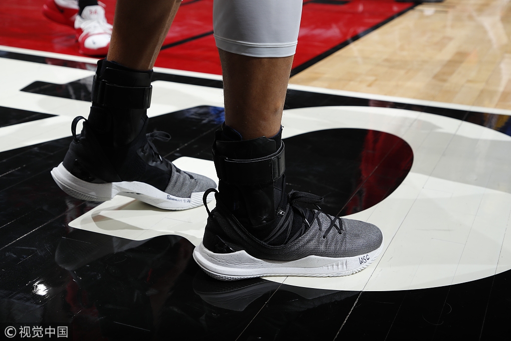 汤神回归穿的篮球鞋,汤神签约安踏前穿什么鞋