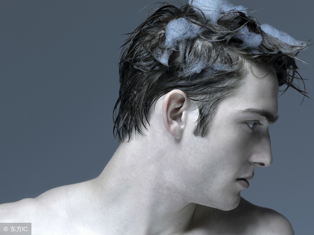 头皮屑每天太多怎么办,头皮屑太多了洗头发加什么洗