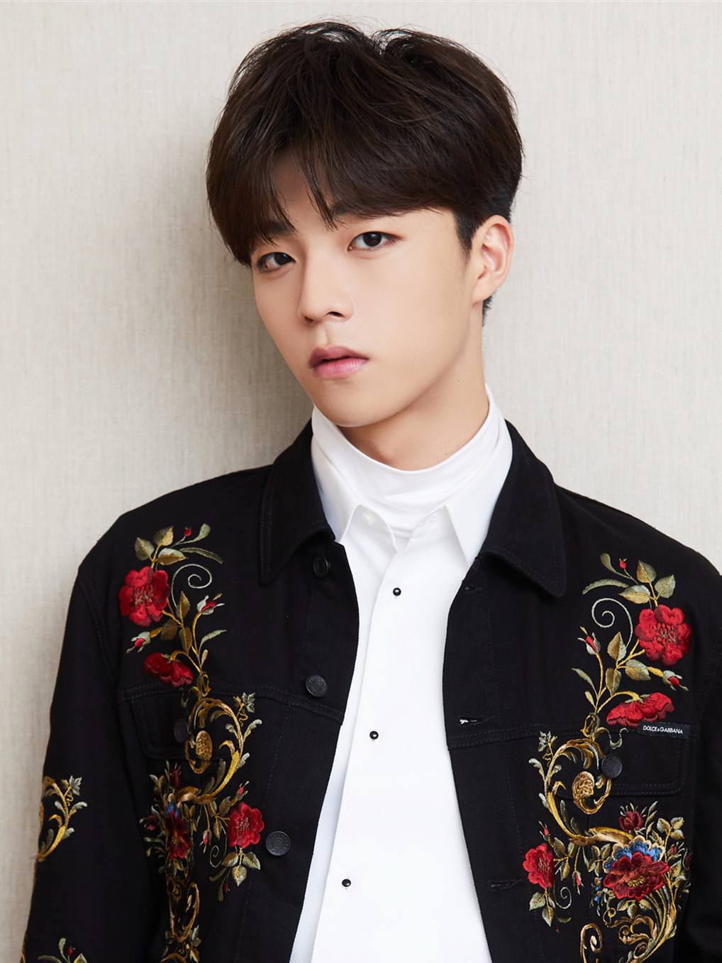 蔡徐坤与关晓彤什么关系,蔡徐坤和关晓彤