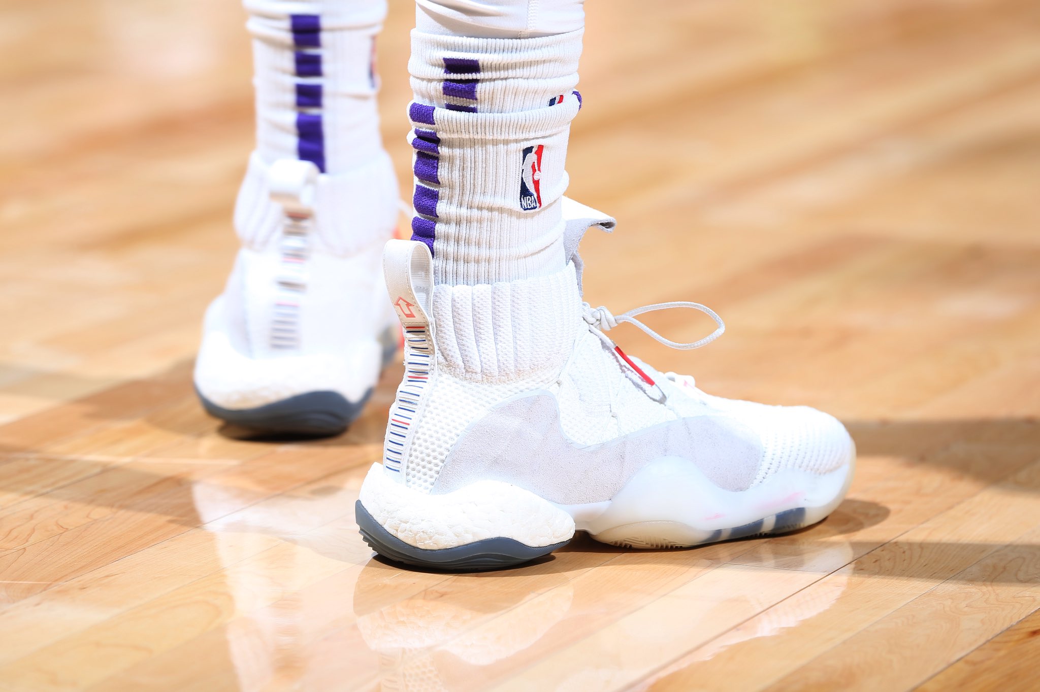 汤神回归穿的篮球鞋,汤神签约安踏前穿什么鞋