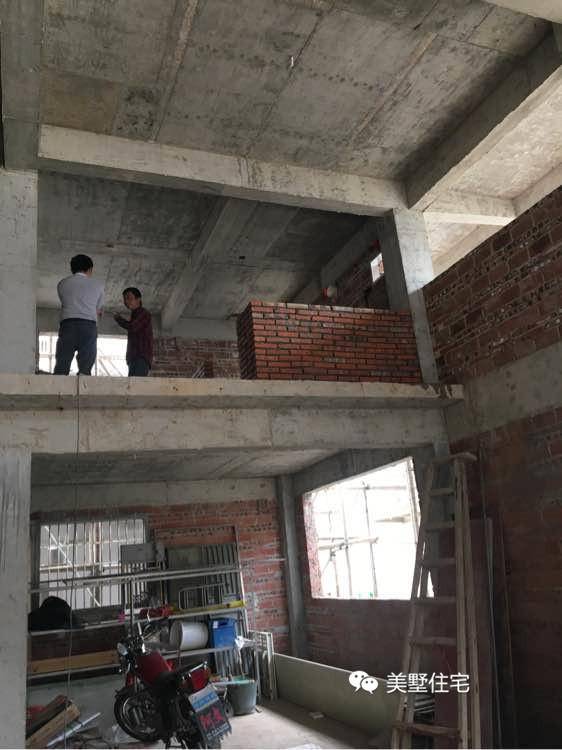 农村三层自建房旧房改造全过程,农村旧房翻修屋顶造别墅