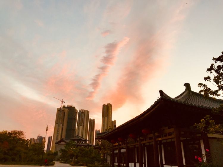 秋到上阳宫，黄叶蓝天高宫阙，皇帝都赞的美景，免费你都没去看？