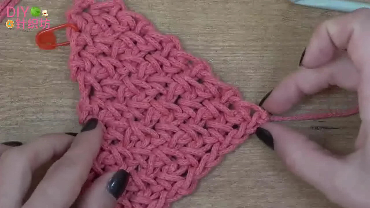 钩针编织三角围巾教程,钩针编织三角围巾视频教程