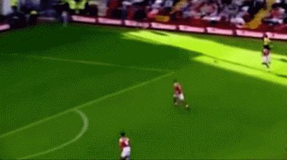 范佩西凌空抽射vs巴塞罗那,鲁尼范佩西凌空抽射现场原声