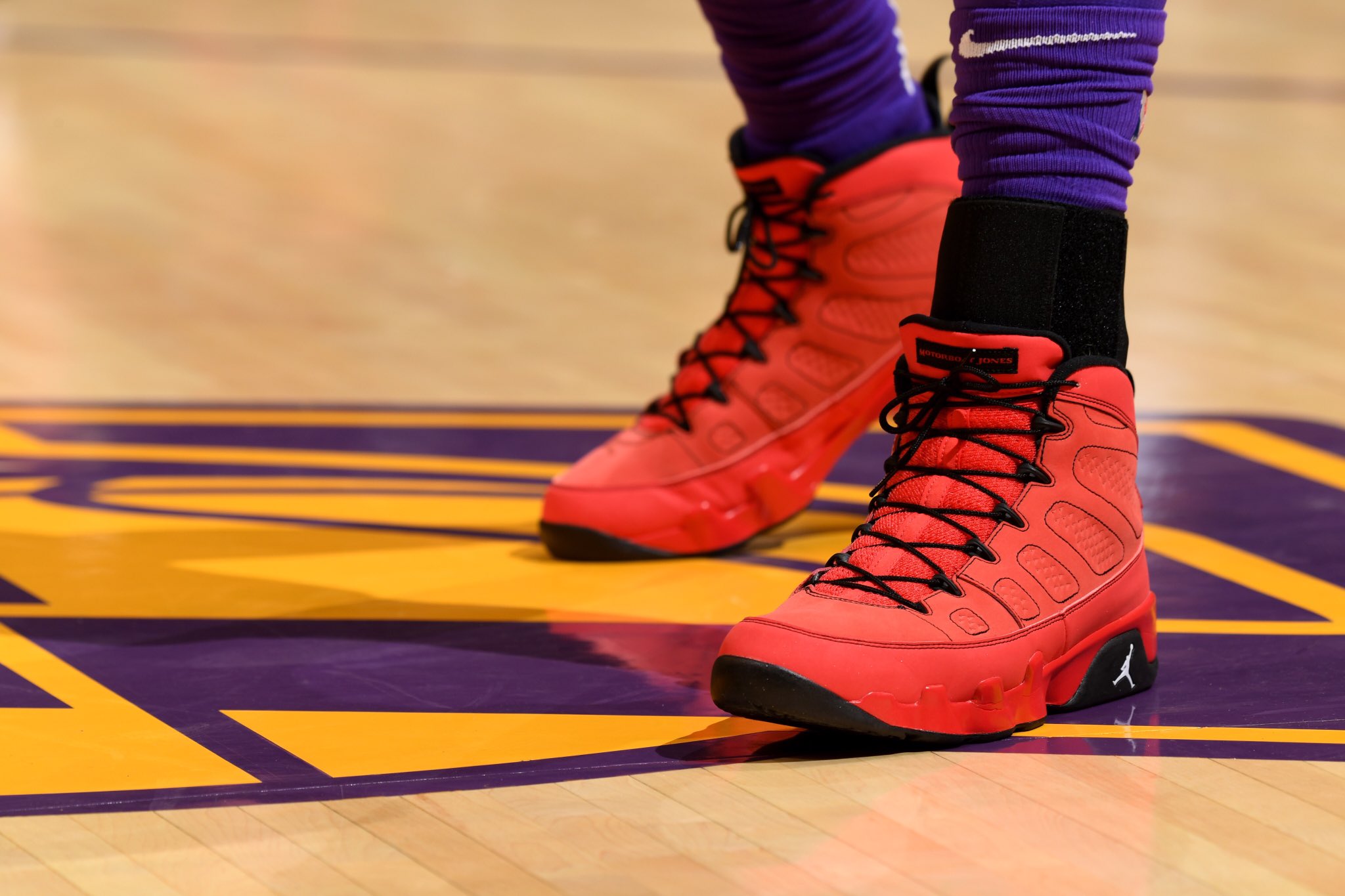 NBA今日球鞋精选：库里唐斯上脚万圣节特别款罗斯50分战靴诞生