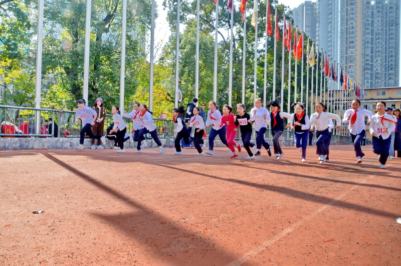 恩施市实验小学足球比赛,建始县实验小学2023运动会