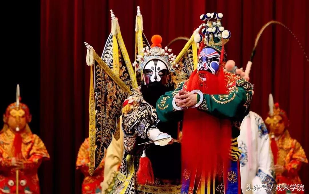 京剧的唱腔主要由西皮和二黄组成,西皮二黄的代表唱段现代京剧