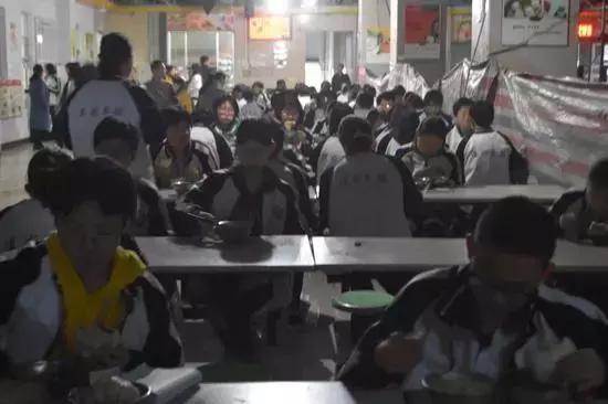 凌晨五点的衡水中学和北京四中,你见过凌晨5点的衡水中学吗