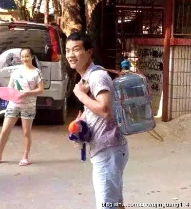 美女云南西双版纳傣族泼水节歌舞,2010西双版纳傣族万人泼水节