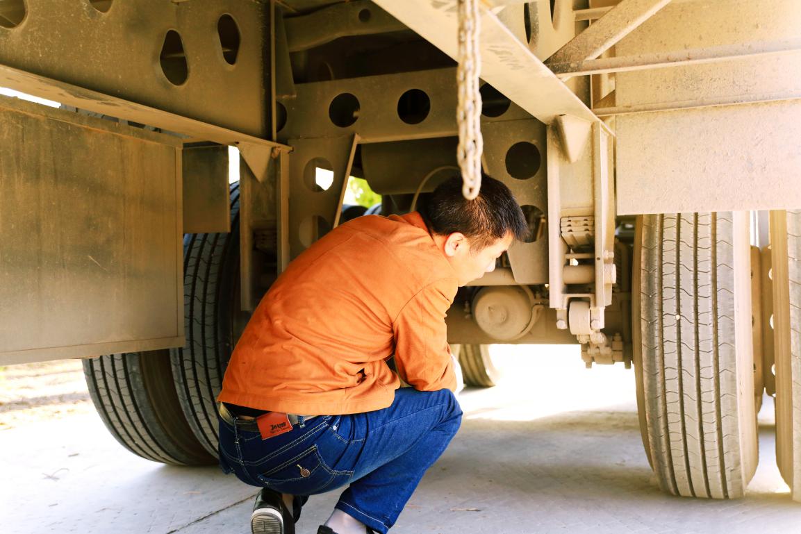 四米二货车司机真实生活,货车司机的辛酸和无奈