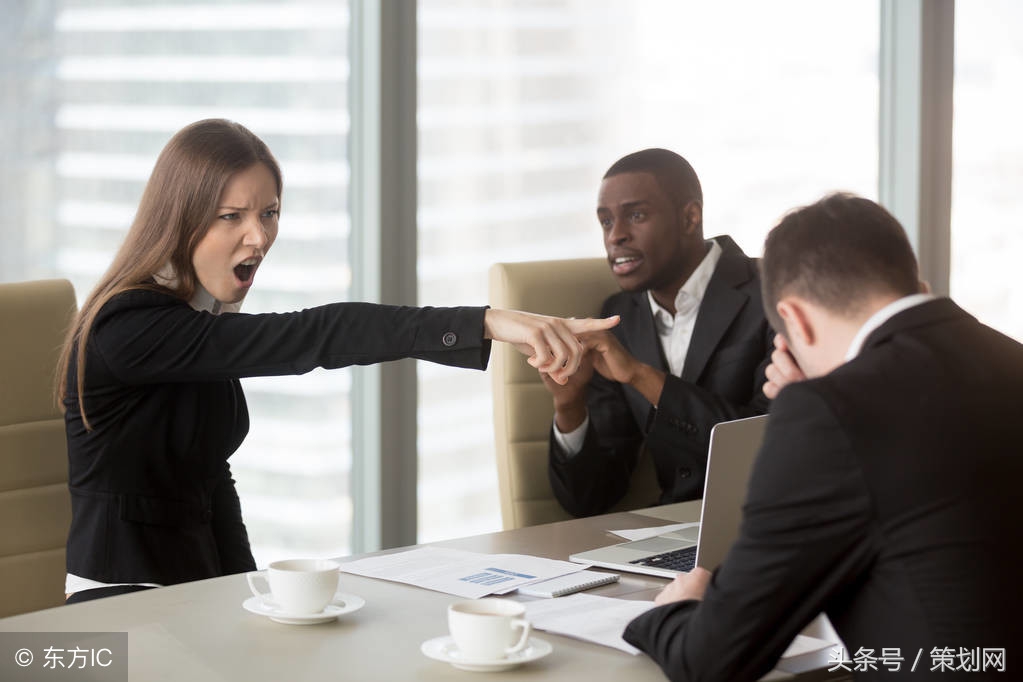 公司年会主持词简短精彩开场词,公司年会主持人串词开场白简单