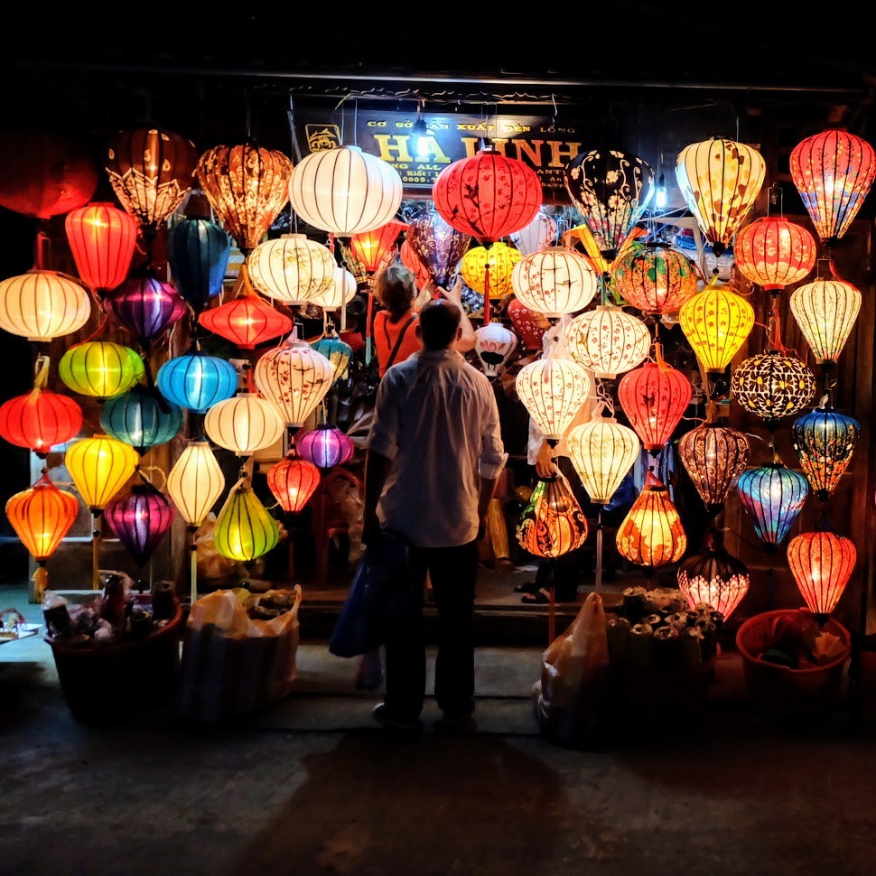 越南会安古灯,越南会安古镇灯笼街视频