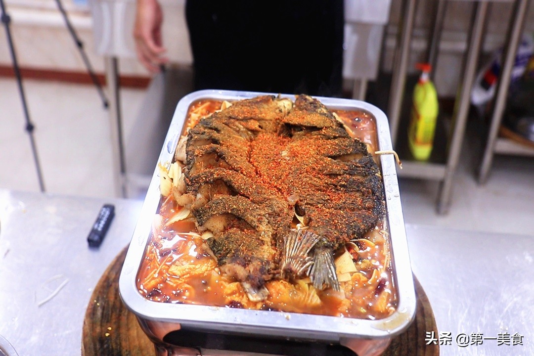 烤箱烤鱼怎么做才能烤得外酥里嫩,大厨免费教你免费制作美味烤鱼