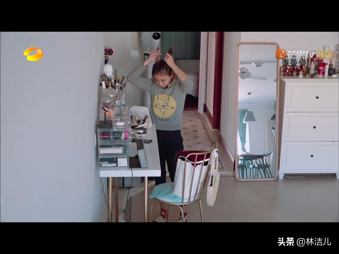 吴昕穿何炅送的毛衣,吴昕用的面霜