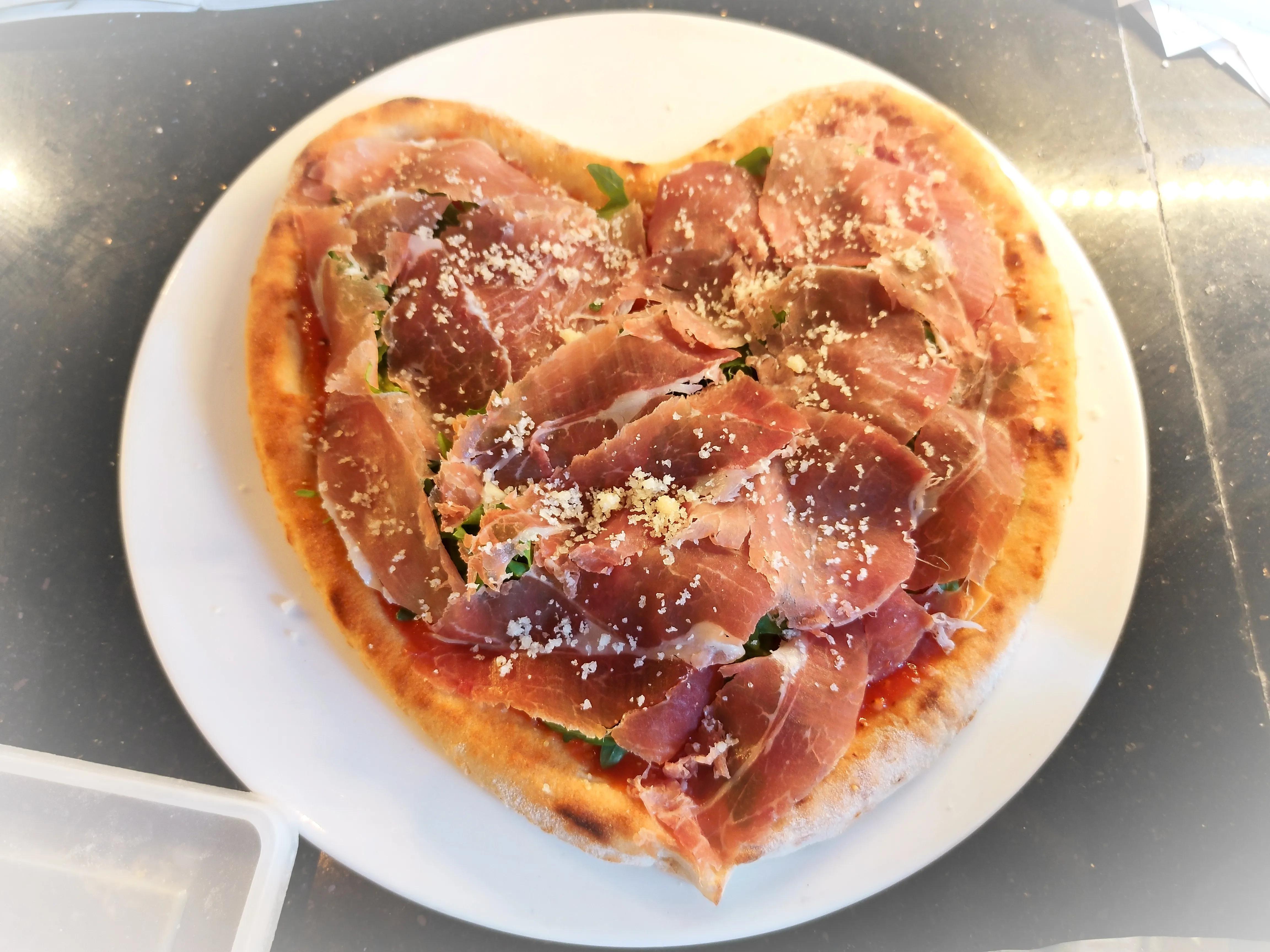 美味的披萨可口的情人节披萨攻略,那不勒斯玛格丽特披萨