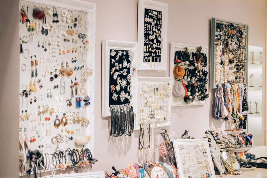 鍗楀潽鍦颁笅璐墿澶╁爞,鍦颁笅鍟嗗満閲嶅簡琚仐蹇樼殑璐墿澶╁爞