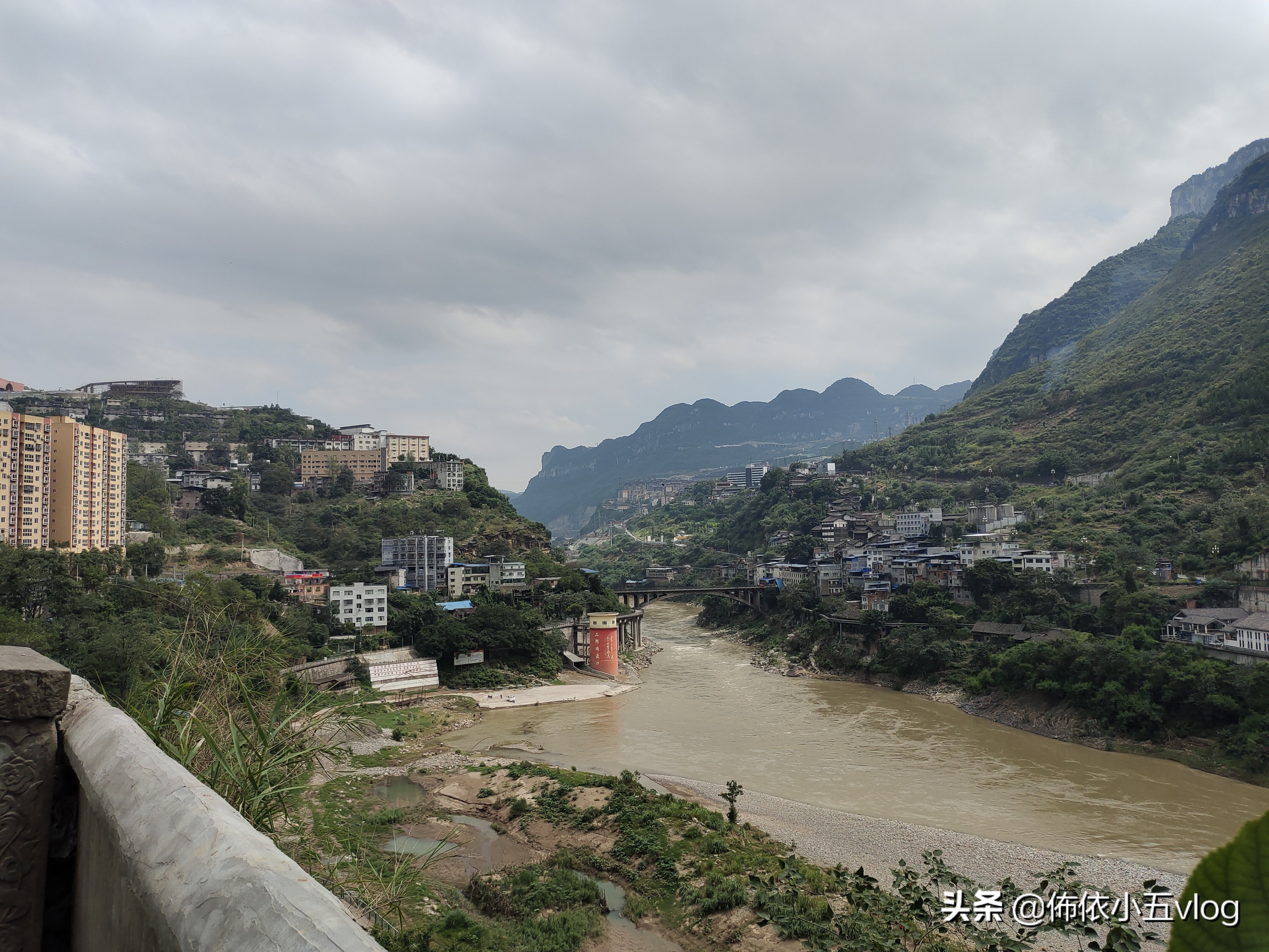 贵州酒与四川酒隔一条河,贵州和四川哪个才是白酒第一省