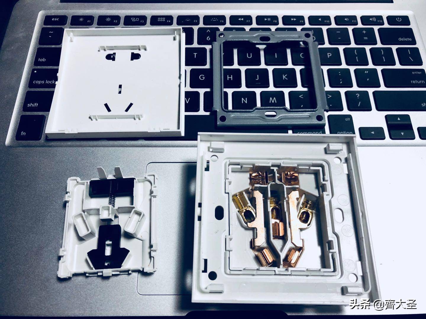 家用开关插座型号尺寸怎么选,开关插座安装注意细节