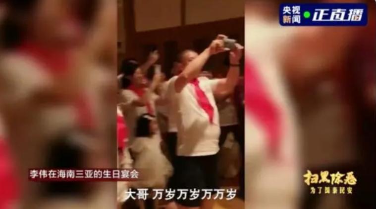 今年最敢拍的院线片，男二号加戏11分钟，《扫黑》居然能过审？