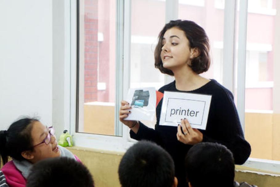 为何学校里的英语老师，多是女教师，校长说出其中原因