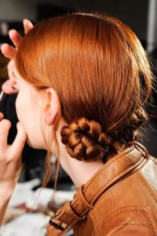 戚薇许嵩最新视频,戚薇现身许嵩演唱会全程抢热搜