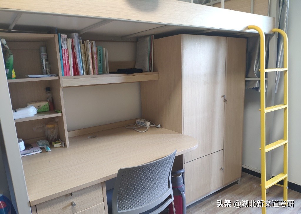 高校宿舍上床下桌天花板,高校宿舍叙利亚风格