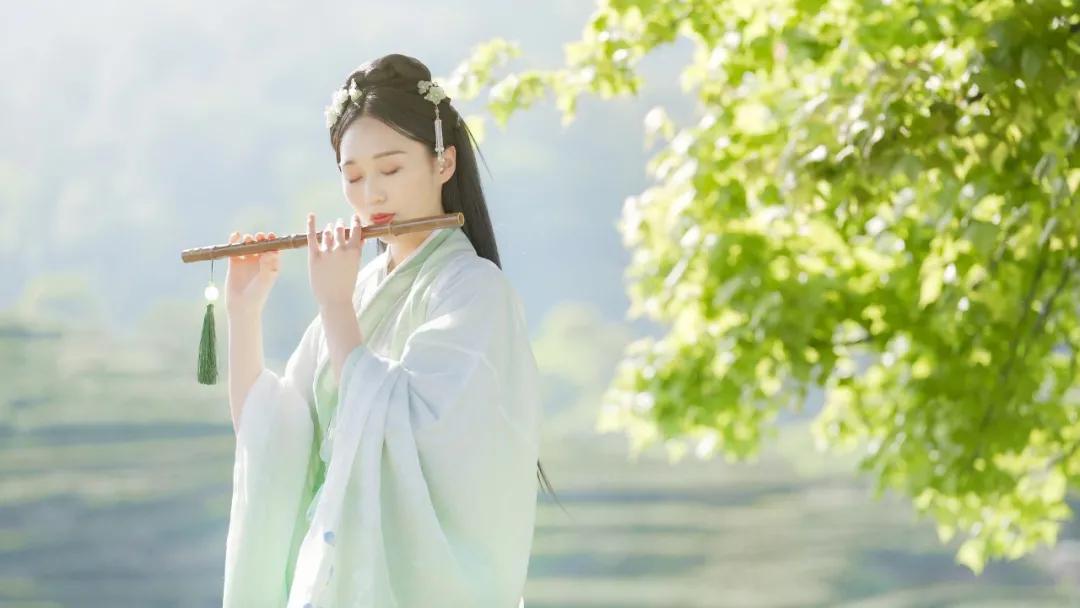 白居易逼死关盼盼的原诗,白居易为何要杀关盼盼