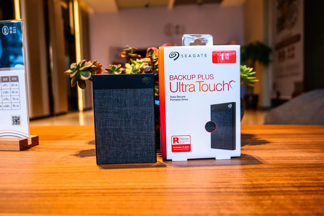 希捷锦系列2tb移动硬盘,希捷简系列移动硬盘评测