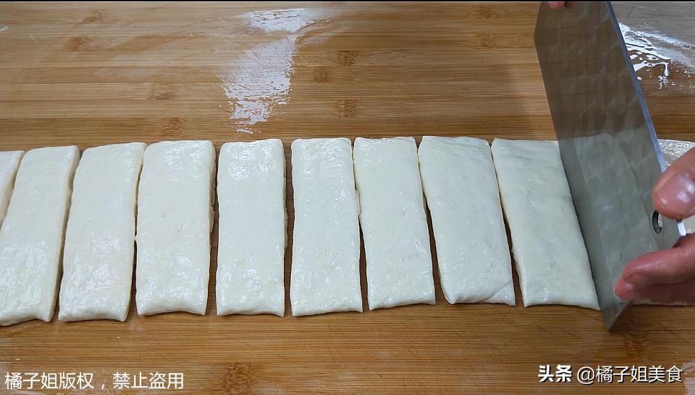 油条最简单时间最短的做法,油条我的家常做法