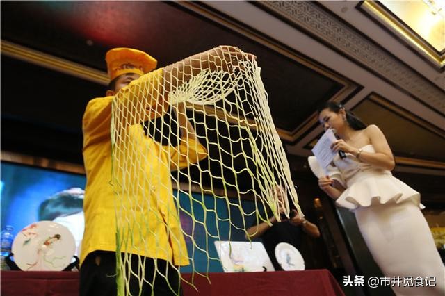 米其林大厨切面包片,米其林大厨表演刀工绝活