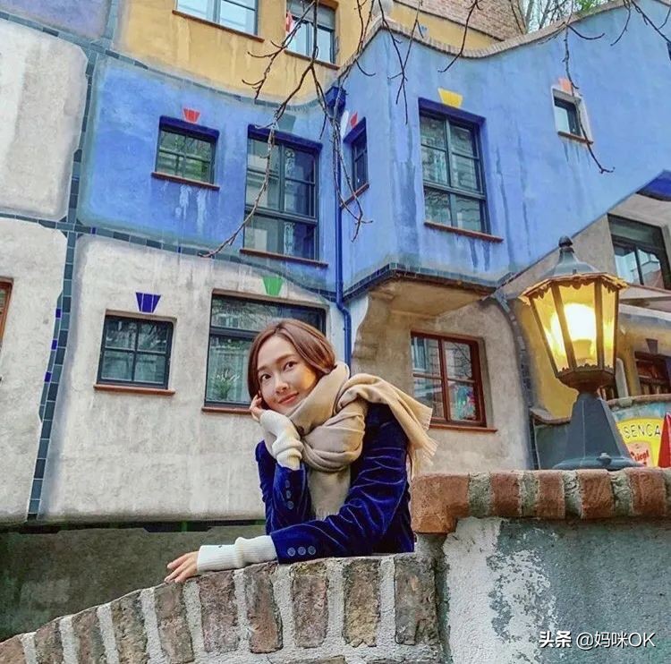 几种很火的围巾的新系法,比较短的围巾系大法