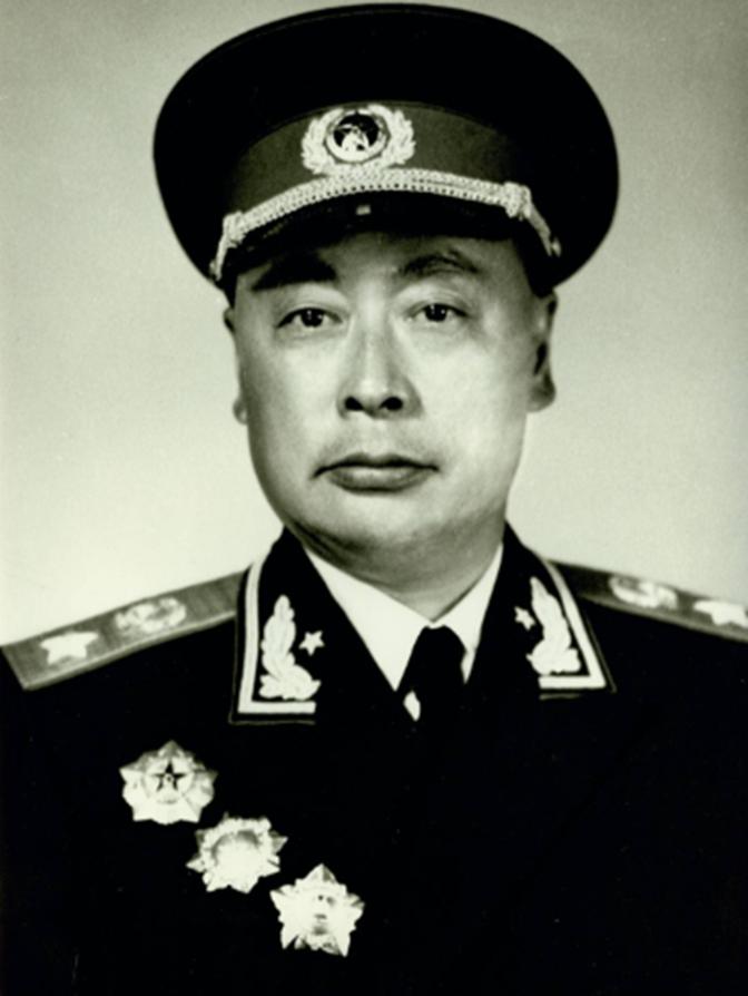 陈毅追悼会上，一副挽联引起毛主席注意，嘱周总理给安排工作