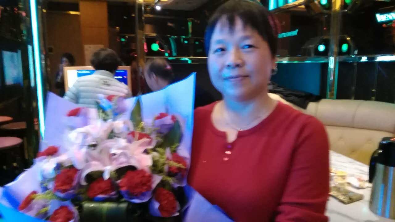 同一个世界同一个妈妈的样子,同一个世界同一个妈妈外国版