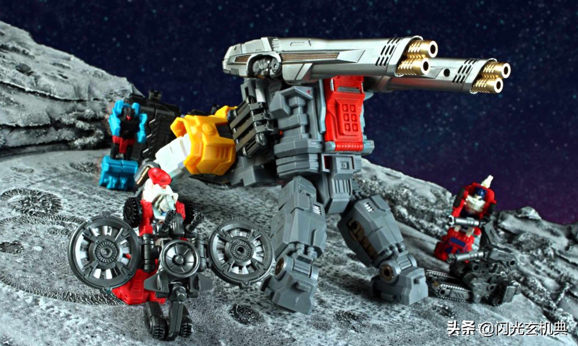 变形金刚塞伯坦动漫,变形金刚漫画版擎天柱人偶