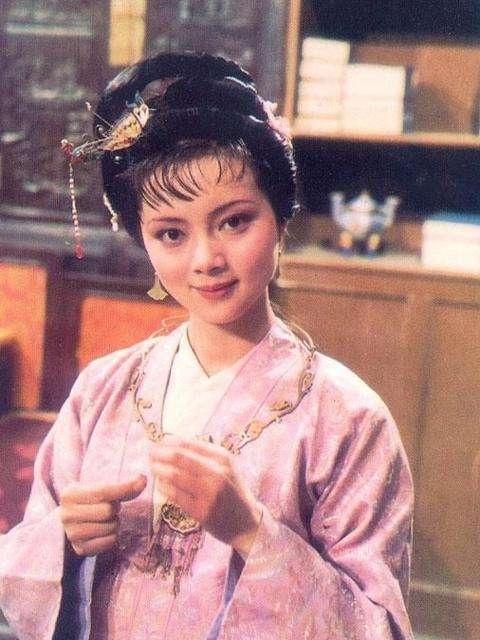 宝钗是贾母的什么人,宝钗是林黛玉的什么人