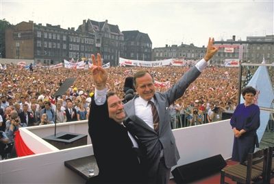 戈尔巴乔夫苏联解体事件,东欧剧变是由什么引起的