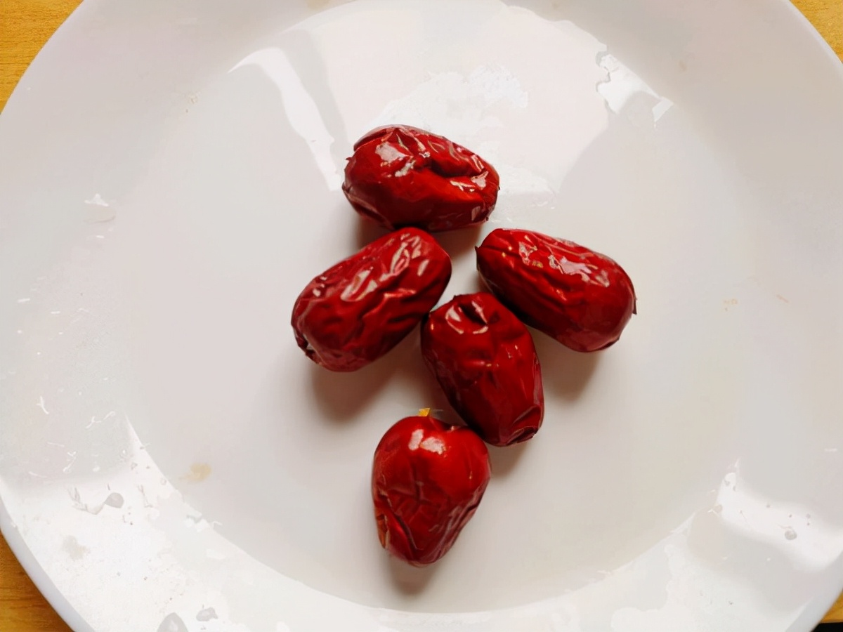 秋季银耳汤的做法和功效,入秋的银耳汤怎么煮