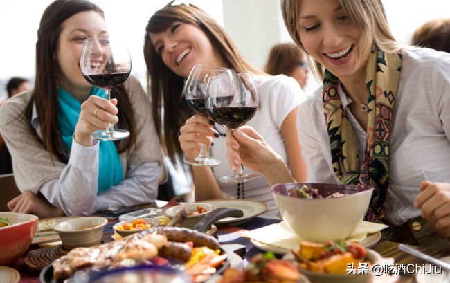 和姑娘约会聊什么,跟女孩约会的理由