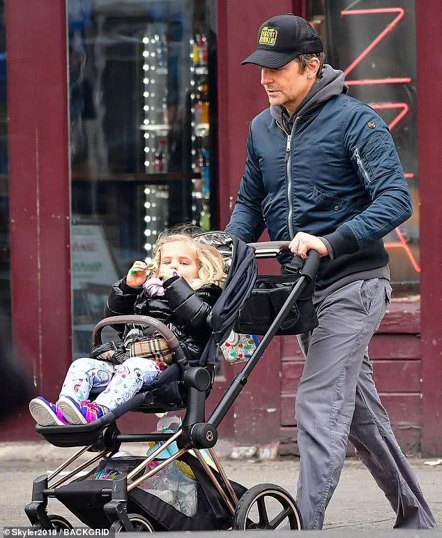 布莱德利库珀颁奖礼,布莱德利库珀颜值巅峰