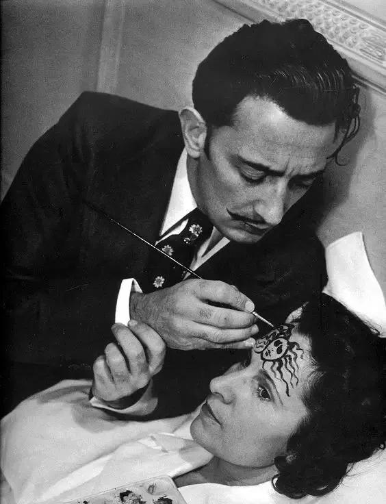 艺术家之间的爱情,艺术家疯狂的爱情