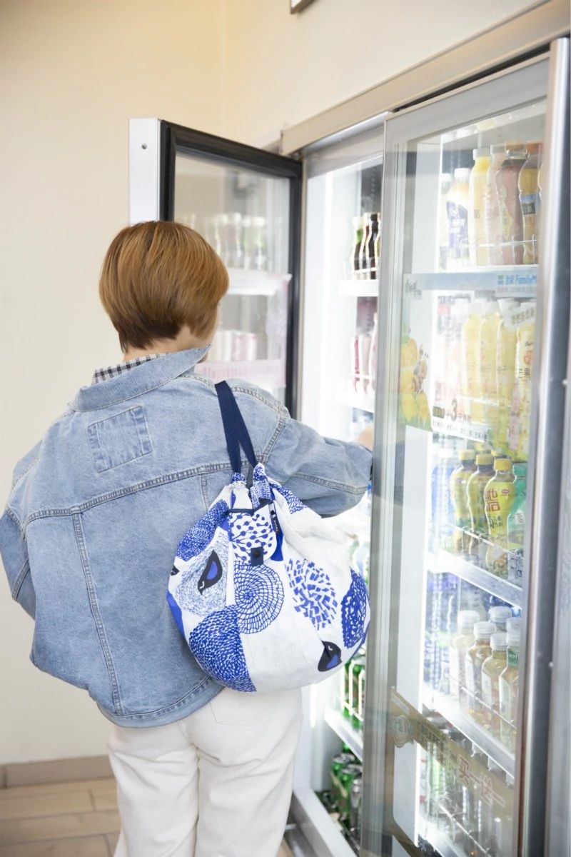 背上环保包，过一天「无塑料袋日」