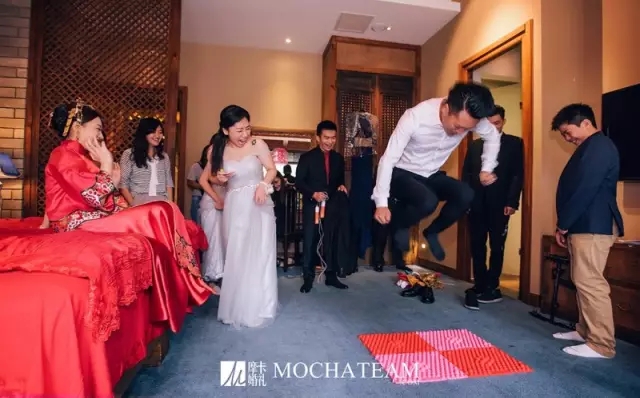 疫情在家青岛主持人团队为你挑选这些堵门游戏，收藏结婚用的上