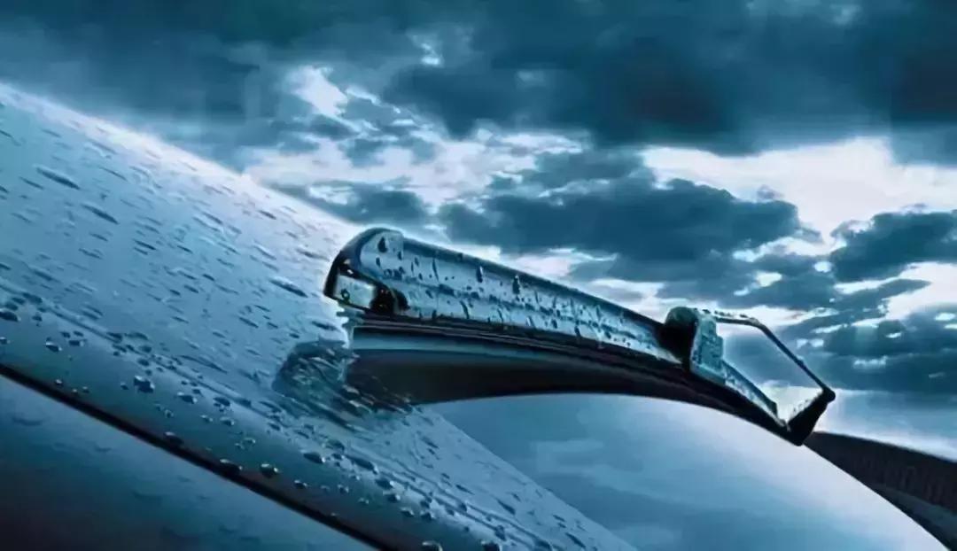 用玻璃水对车有影响吗,用玻璃水伤车吗