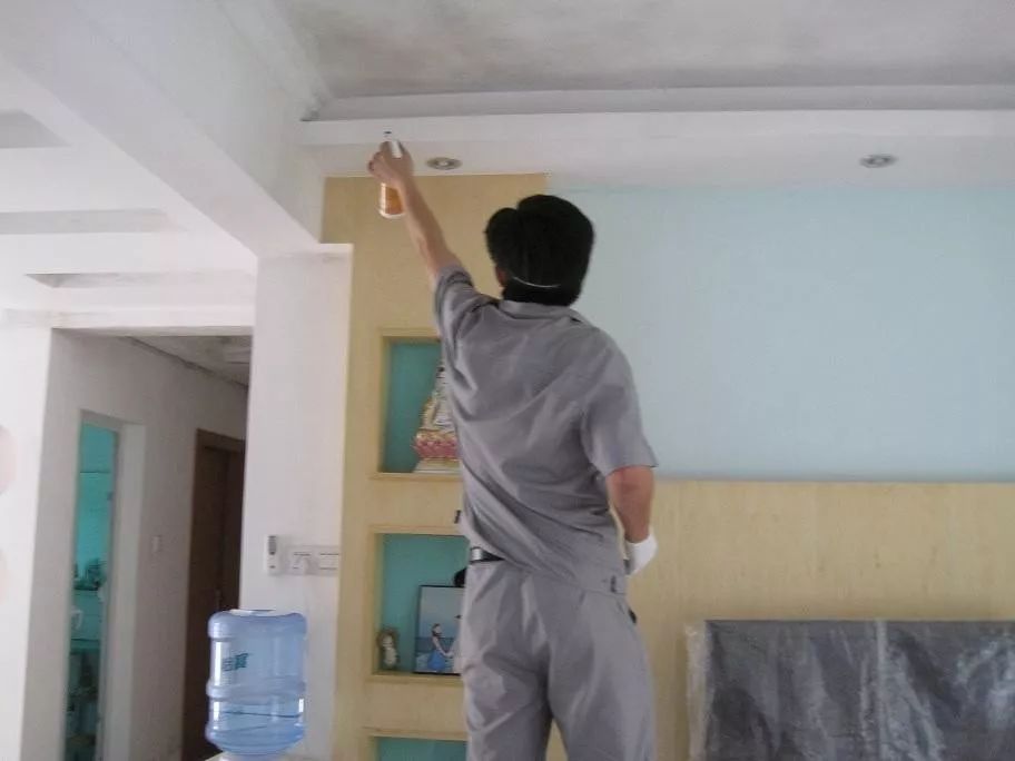 白墙裂缝用什么方法好得快,发霉白墙怎么重新刷