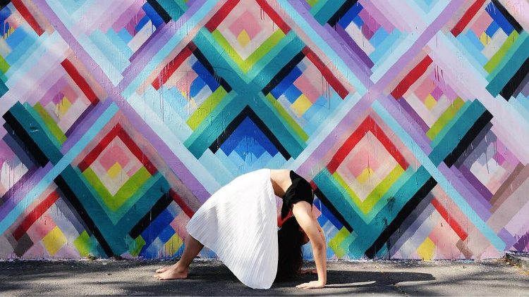 缓解腰部疼痛的瑜伽体式,解决办公室久坐的瑜伽动作