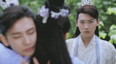 拍个吻戏搞这么多辣眼睛的花招,求求了,放过观众吧