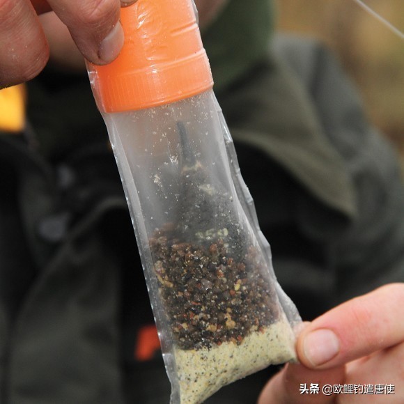 老外钓鱼打窝,老外打窝钓鱼视频大全