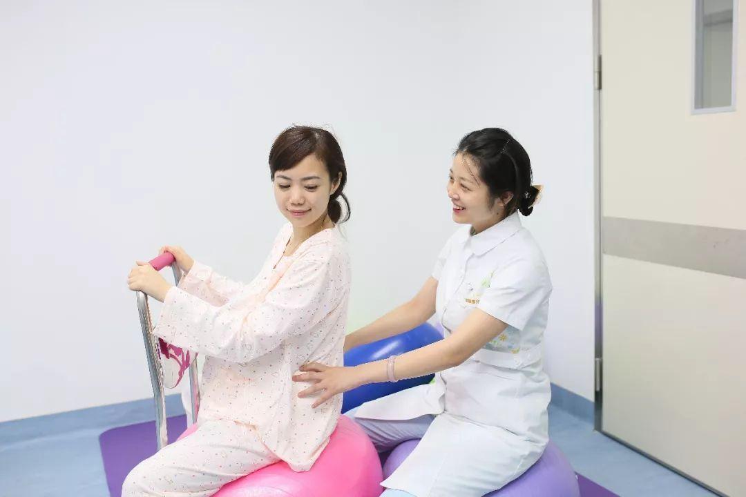 胎儿是怎么从产道生出来的,正常胎儿通过骨产道的过程