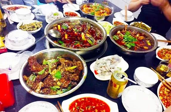 重庆各个区域好耍好吃的推荐,重庆哪有好吃好玩的地方