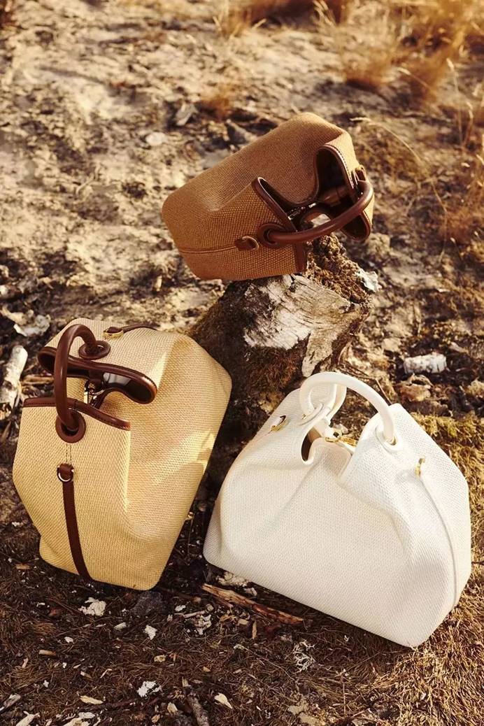 适合秋冬背的小众品牌包,又轻又实用的大牌包